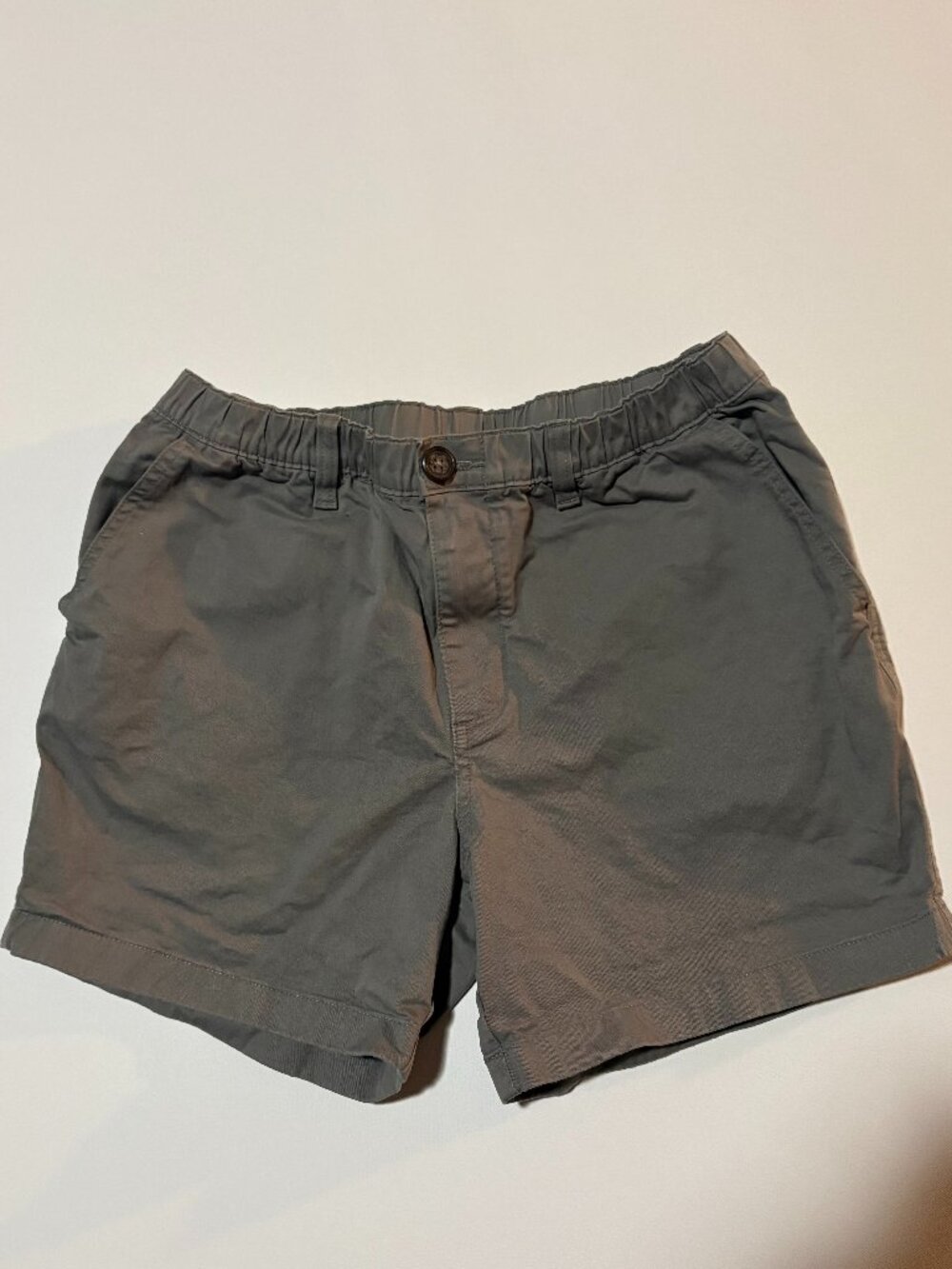 Chubbies Men’s Gray Stretch Shorts Medium 5.5” Inseam Cotton Spandex